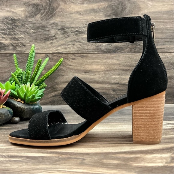 NIB Frye & Co. Bryn Ankle Strap Black Perforated Leather City Sandal Heels 8M - Picture 7 of 12